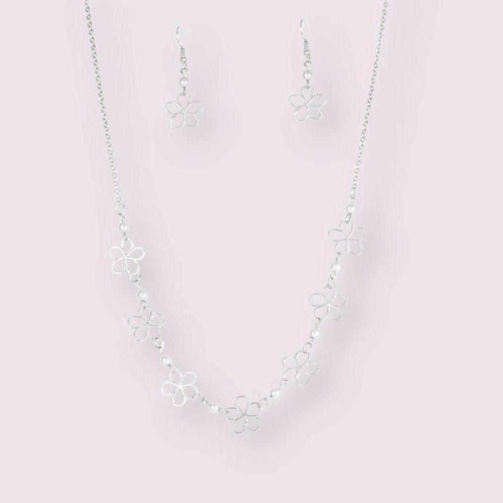 Paparazzi Silver Necklace Elegant Jewelry
